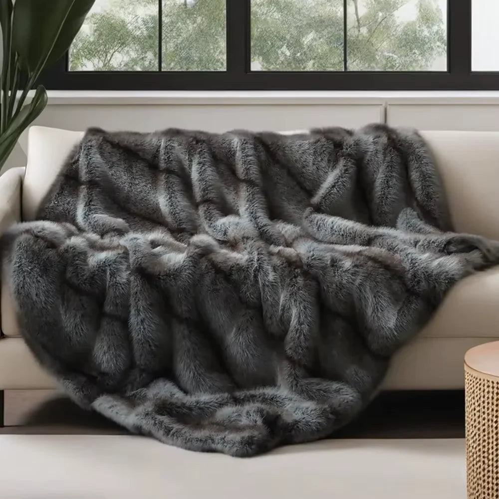 Elegant Plaid High-End Faux Fur Blanket – Perfect for Beds, Sofas, and Home Décor