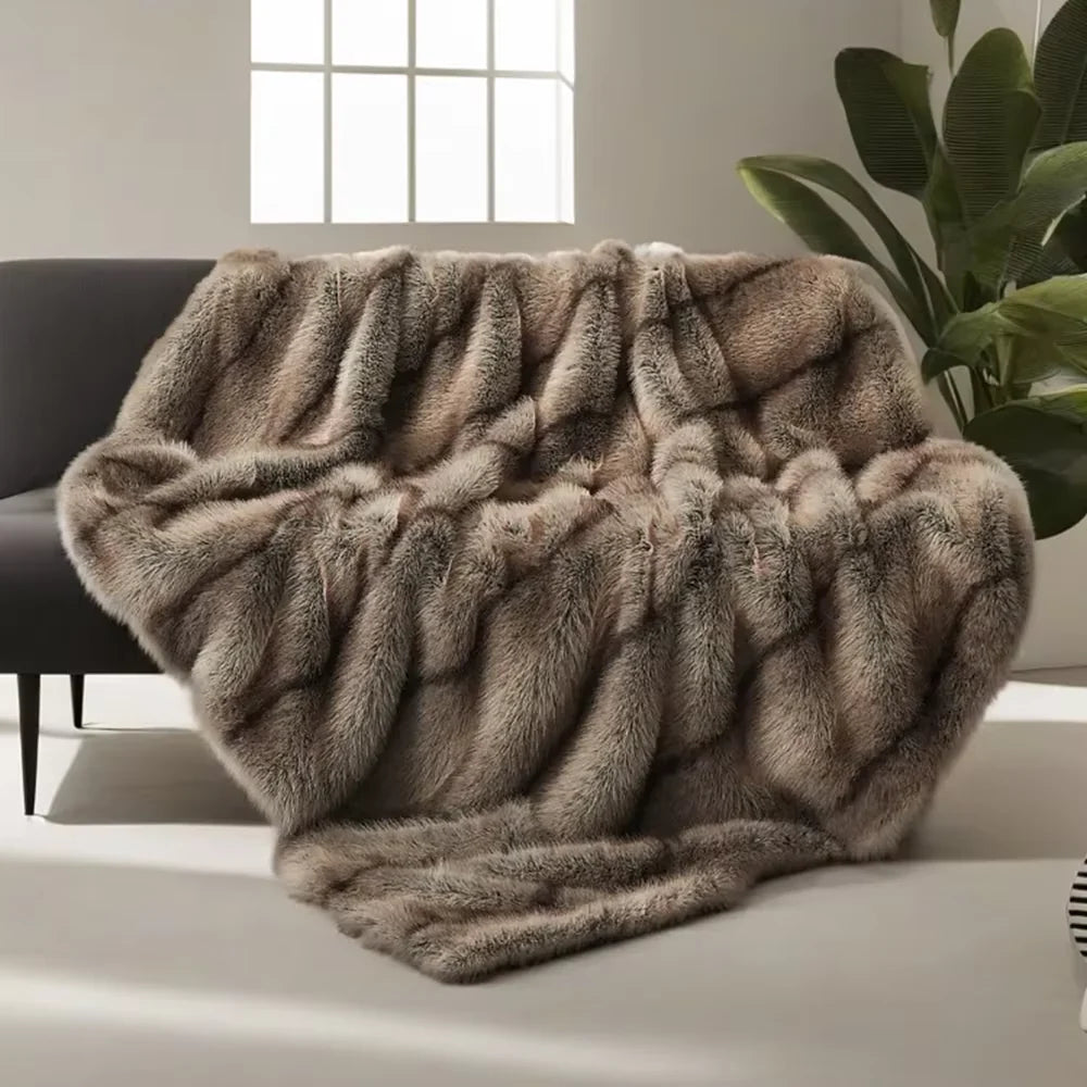 Elegant Plaid High-End Faux Fur Blanket – Perfect for Beds, Sofas, and Home Décor