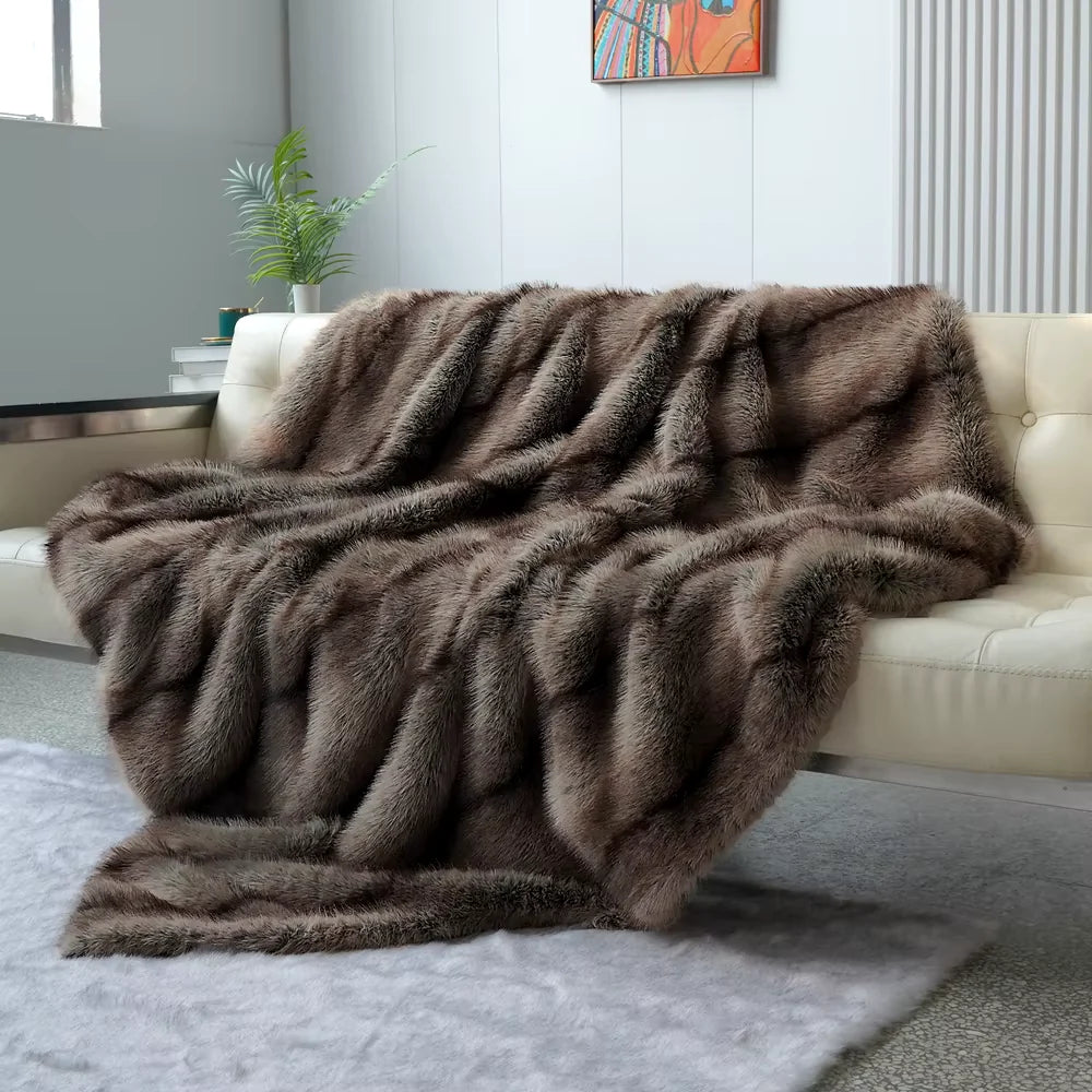 Elegant Plaid High-End Faux Fur Blanket – Perfect for Beds, Sofas, and Home Décor