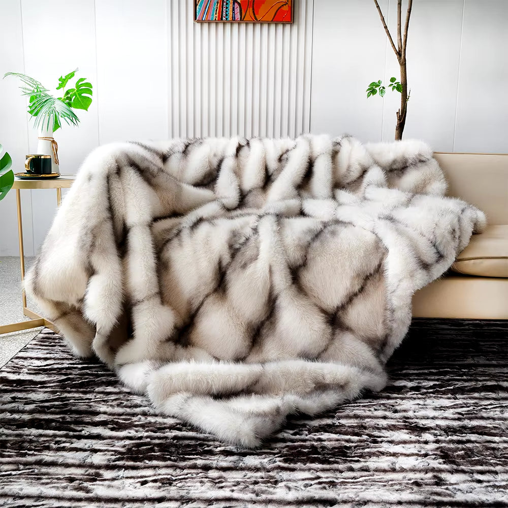 Elegant Plaid High-End Faux Fur Blanket – Perfect for Beds, Sofas, and Home Décor