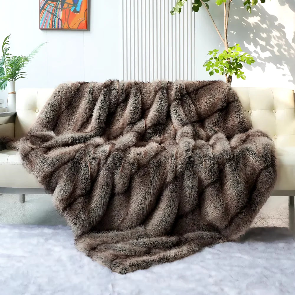 Elegant Plaid High-End Faux Fur Blanket – Perfect for Beds, Sofas, and Home Décor